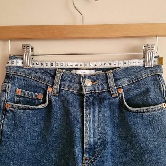 & Other Stories Favourite Cut Jeans in Mid Blue - Picture 7 of 10